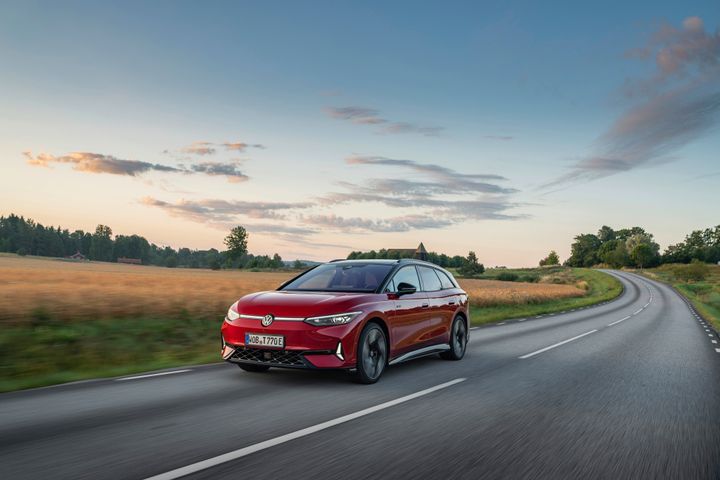 Volkswagen ID.7 Tourer, här i den fyrhjulsdrivna GTX-versionen, blev utsedd till ”Årets elbil 2024” av tidningen Elbilen.