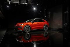 Nya T-Roc har en uttrycksfull design och erbjuder innovativa elektrifierade drivlinor.