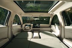 De specialdesignade sätena kan fällas ner helt för att skapa en viloyta.