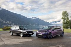ID.3 GTX FIRE+ICE presenterades som utställningsbil på ID.-träffen i Locarno, Schweiz, 2024. Nu tillverkas den i 1990 exemplar som en hyllning till Golf II Fire and Ice.