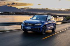 Sedan hösten 2020 är Touareg R eHybrid flaggskeppet i modellutbudet: en laddhybrid-SUV med en systemeffekt på 462 hk.
