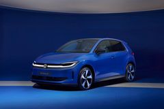 Den utrustningsberoende belysta LED-listen mellan strålkastarna och VW-logotypen, som i detta fall också är belyst skapar en omisskännlig dag- och nattdesign.