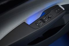 Fyra knappar för fönsterhissarna.