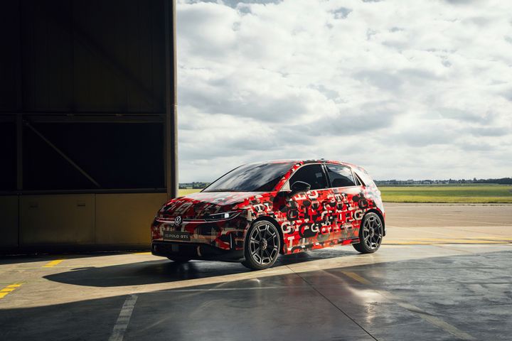 Eldrivna ID. Polo GTI har världspremiär den 15 maj. Här i kamouflerad version.