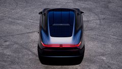 Ett solcellssystem med en effekt på 370 W är integrerat i glastaket och bakluckan och försörjer förbrukarna i bilens elsystem med ström.