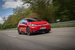 Ett vässat DCC-sportchassi och ett nytt GTI-läge finns ombord som standard.