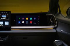 I kupén erbjuds en multifunktionell passagerardisplay som tillval, för första gången i en europeisk Volkswagen.