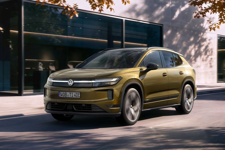 ID. Tiguan är nu prissatt och beställningsbar. Modellen kostar från 559 900 kronor. Bilen på bilden är en ID. Tiguan Style.