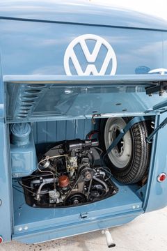 Inledningsvis gav motorn 25 hk, vilket räckte till en toppfart på 80 km/h