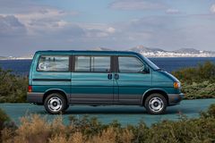 Med version T4 flyttades motor och drivning till fronten