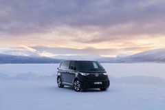 2.993 registrerade ID. Buzz Cargo 2025 är mer än fem gånger så många som den näst bäst säljande elektriska lätta lastbilen.