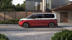 Multivan finns i två längder och med dieselmotor (TDI 150 hk) eller som fyrhjulsdriven bensinladdhybrid (eHybrid 4MOTION 245 hk).