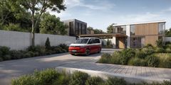 Nya färgkombinationer och flera nydesignade lättmetallfälgar är andra skiljetecken på den senaste generationen Multivan från Volkswagen Transportbilar.
