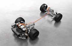 Porsche kopplar ihop de båda elmotorerna i T-Hybrid-drivningen till ett lätt och kompakt högvoltsbatteri. Det motsvarar i storlek och vikt ett konventionellt 12-volts startbatteri, men lagrar upp till 1,9 kWh energi (brutto) och arbetar med en spänning på 400 V.