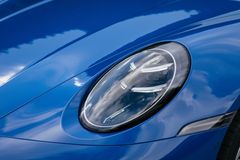 I de nya 911-modellerna har alla ljusfunktioner, inklusive varselljus, integrerats i de numera standardmonterade Matrix LED-strålkastarna.