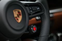 De nya 911 Carrera-modellerna har körlägesväljare, Mode Switch, som standard.
