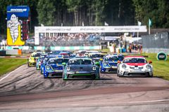 Vid säsongsfinalen av Porsche Carrera Cup Scandinavia jagas Robin Knutssons andraplacering av Marcus Annervi och Daniel Roos, som har 21 respektive 31 poäng att ta in på göteborgaren.