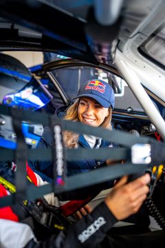 – Det här är tre tjejer som har väldigt fina förutsättningar att lyckas inom motorsport, men valet föll till slut på 16-åriga Alexia Danielsson,  som har visat stor talang och redan nu håller en bra nivå, och där vi tack vare hennes låga ålder ser mycket potential, säger Mikaela Åhlin-Kottulinsky.