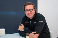 - Något liknande system finns inte i något annat mästerskap, hos någon annan tillverkare, säger Björn Wirdheim. Att man först coachar unga talanger nationellt och sedan erbjuder en ingång till en internationell karriär hos Porsche Motorsport, det är unikt!