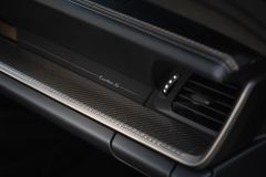 Dekorlister i kolfiber med detaljer i Neodyme