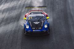 I Pro Am-klassen toppar regerande mästaren Kjelle Lejonkrans mästerskapet för lite äldre förare.