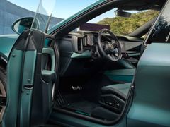 Med färg- och materialval som är anpassade till exteriörfärgen Mystic Green Metallic skapar det nya Interiörpaket Style en modern och exklusiv atmosfär.