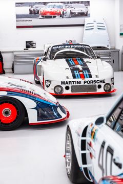 År 2026 firar den tyska sportbilstillverkaren ”75 Years of Porsche Motorsport” och reflekterar över en bil som från 1976 och framåt kom att dominera såväl världsmästerskapet för tillverkare som nationella och internationella mästerskap.
