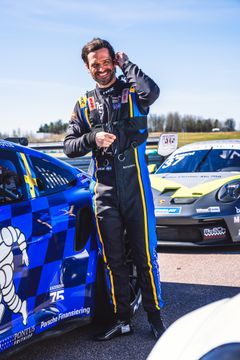 Prins Carl Philip, Porsche Experience Racing, laddar för sin elfte säsongspremiär i Porsche Carrera Cup Scandinavia. Med 103 starter är han den förare i årets fält som har störst erfarenhet av mästerskapet.