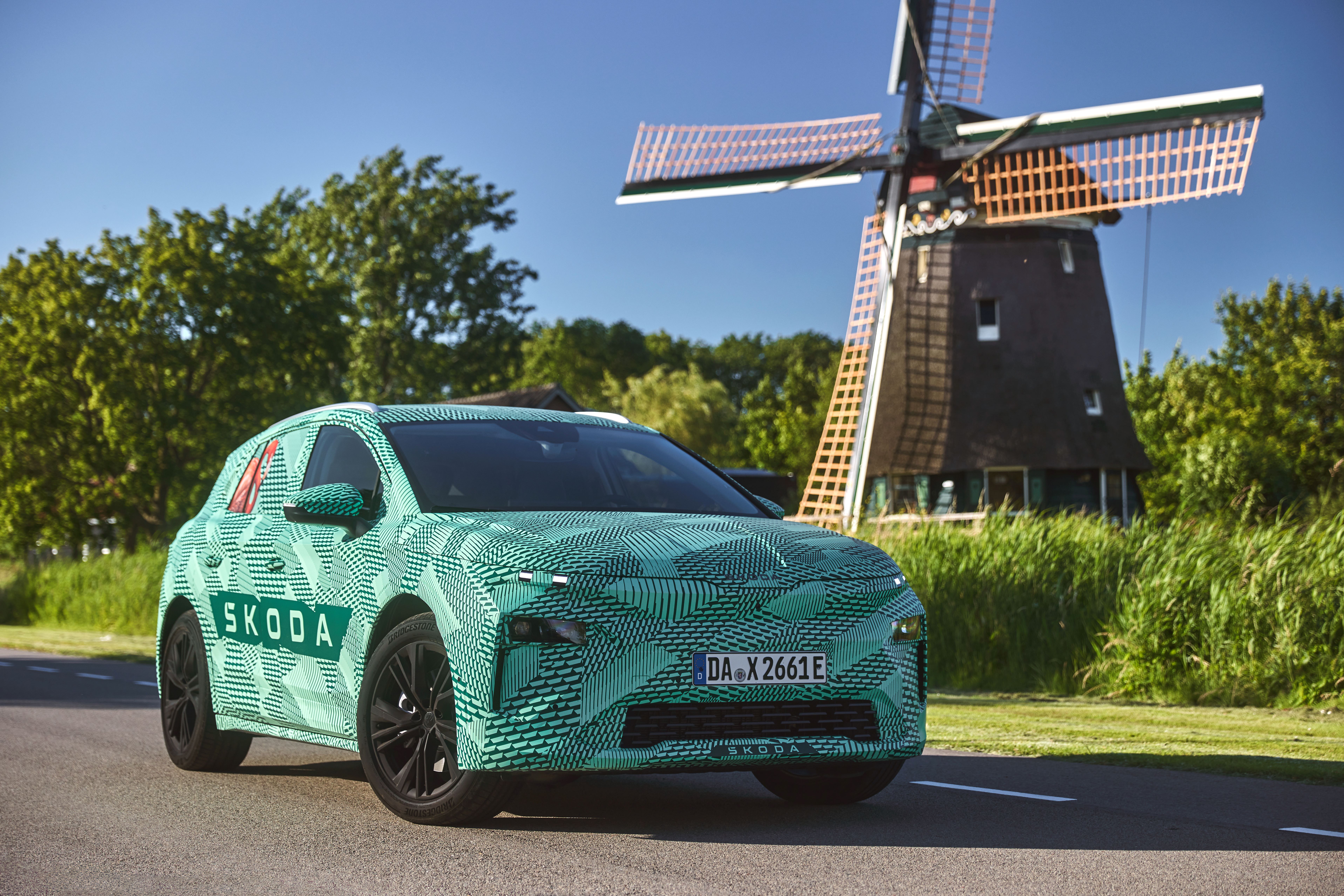 Nu gör Škodas nästa helelektriska modell Elroq sin förtäckta debut