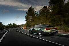 Audi RS e-tron GT performance i Bedford green metallic