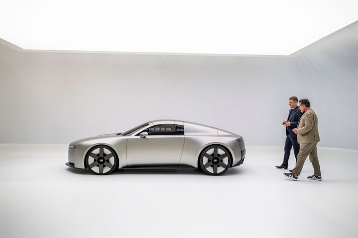 Gernot Döllner, VD, och Massimo Frascella, Chief Creative Officer, presenterar nya Audi Concept C.