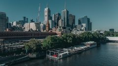 AFLOAT, en flytande arenan vid Yarrafloden i centrala Melbourne fungerar som teamets publika huvudkontor under Australiens Grand Prix-helg.