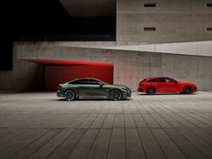 Audi RS5 Sedan i Bedford green-lackering och Audi RS 5 Avant i Progressivröd
