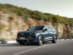 Nya Audi Q7 med markerad front och S line exteriör som standard