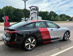 Audi A6 Sportback e-tron performance kördes från Ystad till Stockholm på en laddning under Swedis Electric Car Championship.Tävligen fortsatte sedan vidare till Haparanda.
