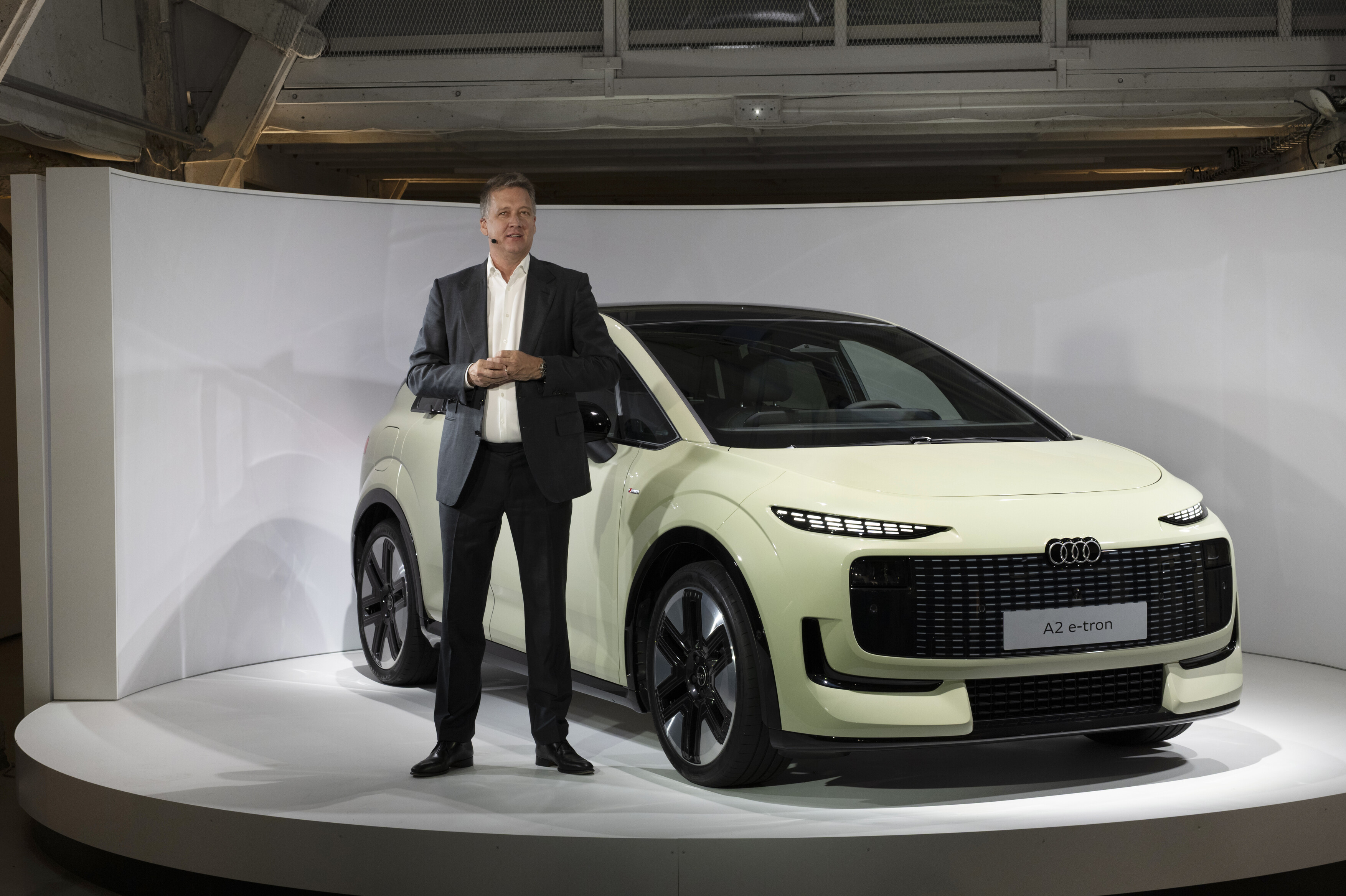 Audis VD Gernot Döllner: "A2 e-tron gör elektrisk mobilitet enklare, mer effektiv och mer övertygande i vardagen"