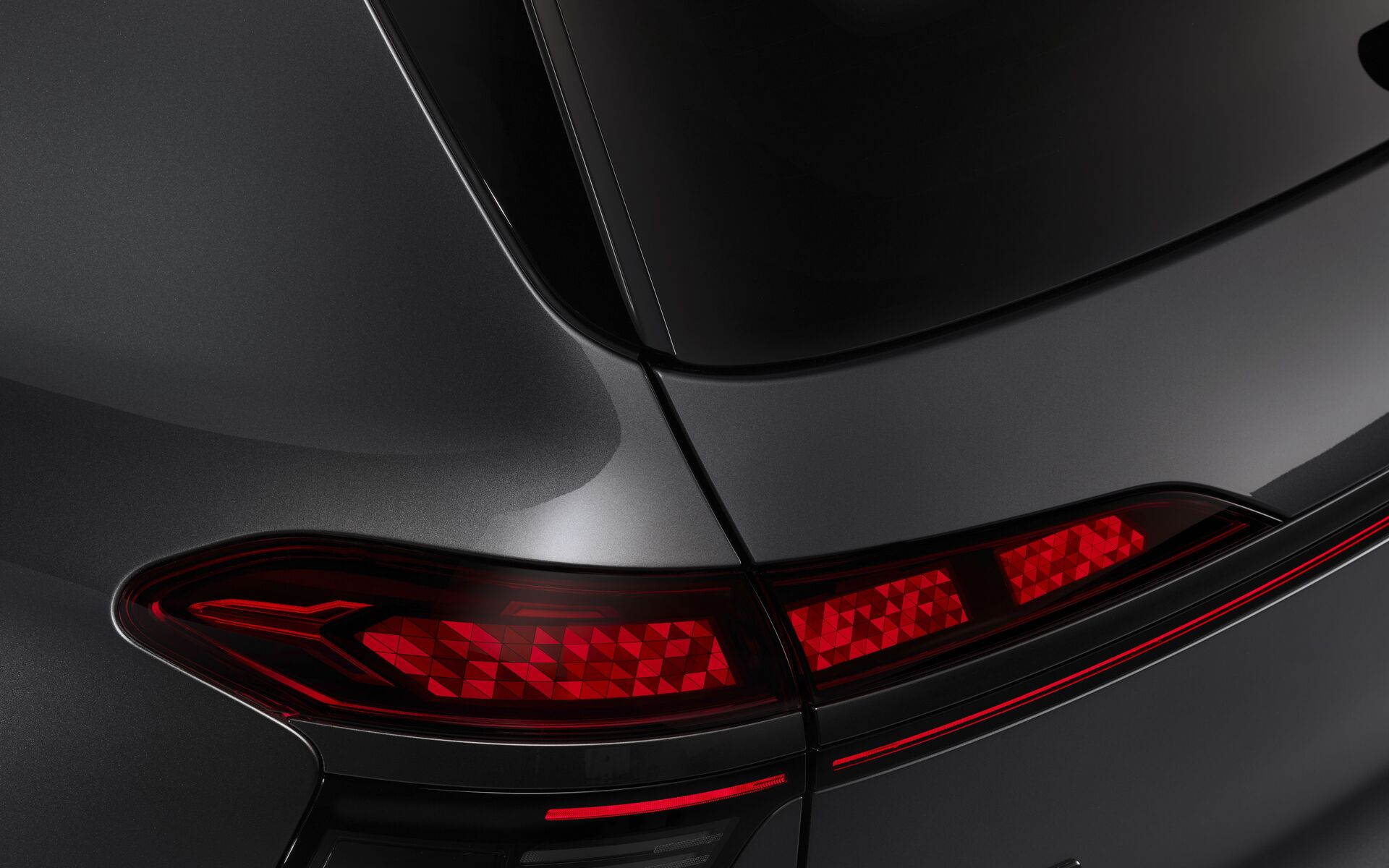 Världsnyhet i Audi Q9: digital OLED-teknik med välvd design