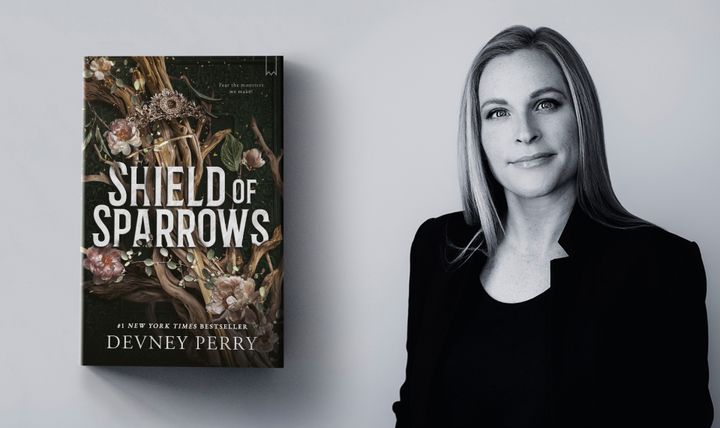 Idag släpps Shiled of Sparrows av Devney Perry på engelska av Bookmark Förlag. Foto: Hailey Booth.