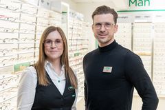 De två lokala entreprenörerna Sofi Fredklint och Mikael Englén öppnar sin tredje Specsaversbutik.