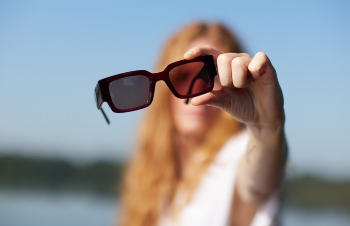 4 av 10 svenskar använder inte solglasögon.