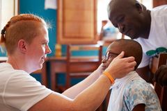 Varje dag beräknas cirka 300 personer få hjälp att hitta matchande glasögon.