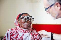Sedan 2013 har Specsavers i Norden genomfört 54 så kallade Eye Camps i Tanzania och delat ut över 75 000 glasögon till behövande.