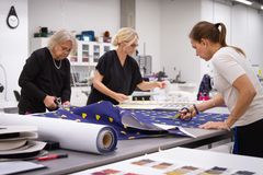 Linda Sandström, Prototype Engineer IKEA of Sweden, tillsammans med Susanna Leo, Range Identity Leader IKEA of Sweden.