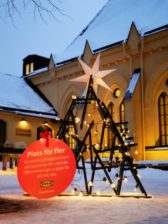 Under eventet som anordnades utanför Stockholm Stadsmissions mötesplats på Mariatorget i Stockholm den femte december delades 300 stycken FRÖSVI klappstol ut.