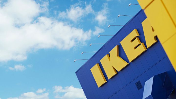 Fasaden på ett IKEA-varuhus.