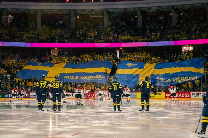 Gula väggen under VM-matchen mellan Tre Kronor herr och Österrike.