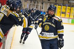 Ångermanlands lagkapten Sofia Andersson firar ett mål under TV-pucken 2025 i Kalmar.
