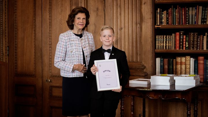 H.M Drottningen med Sixten Thorné vid Majblommans diplomering.