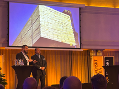 Christian Nieslen, marknadsanalytiker Skogsindustrierna och Raffaele Parlato, Managing Director, NORICA TIMBER på scen under Trämarknaden 2023