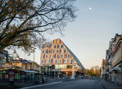 Växjö stations- och kommunhus är en av byggnaderna som lyfts fram i utställningen Woodlife Sweden.